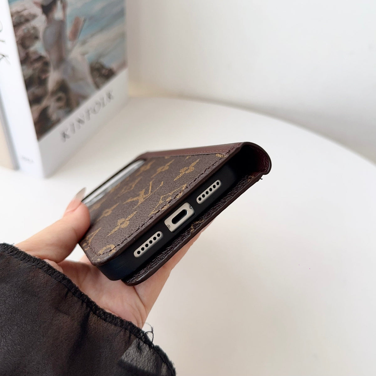 Louis V Folio Wallet Case Iphone 17 Series